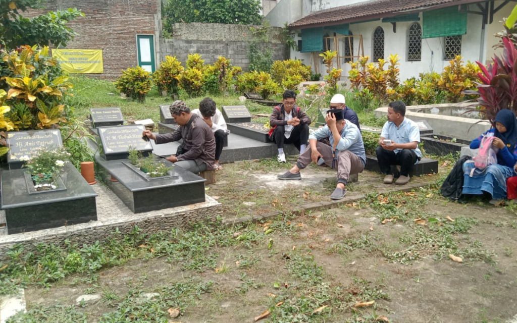 Maknai Perjuangan, Seluruh Civitas Politeknik Unisma Malang (Polisma) Ziarah dan Napak Tilas di Makam Pendiri Polisma.