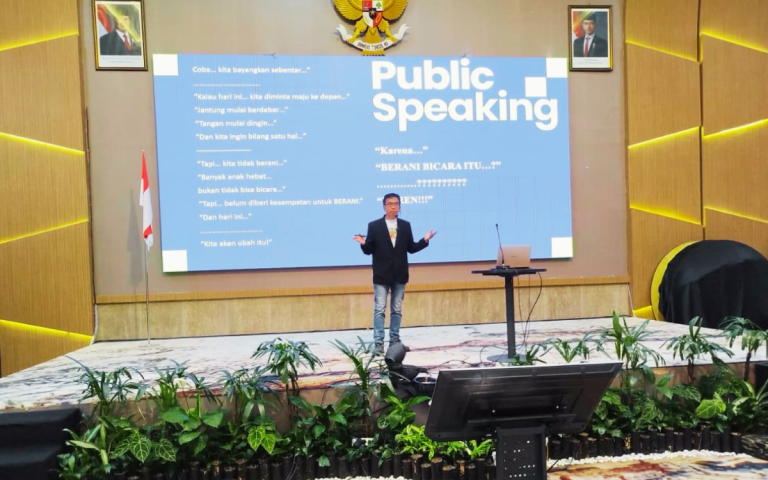 Revolusi Public Speaking: Belajar Bicara Lebih Percaya Diri dengan Bantuan AI